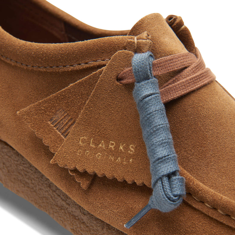 CLARKS ORIGINALS Wallabee (M) Cola Suede