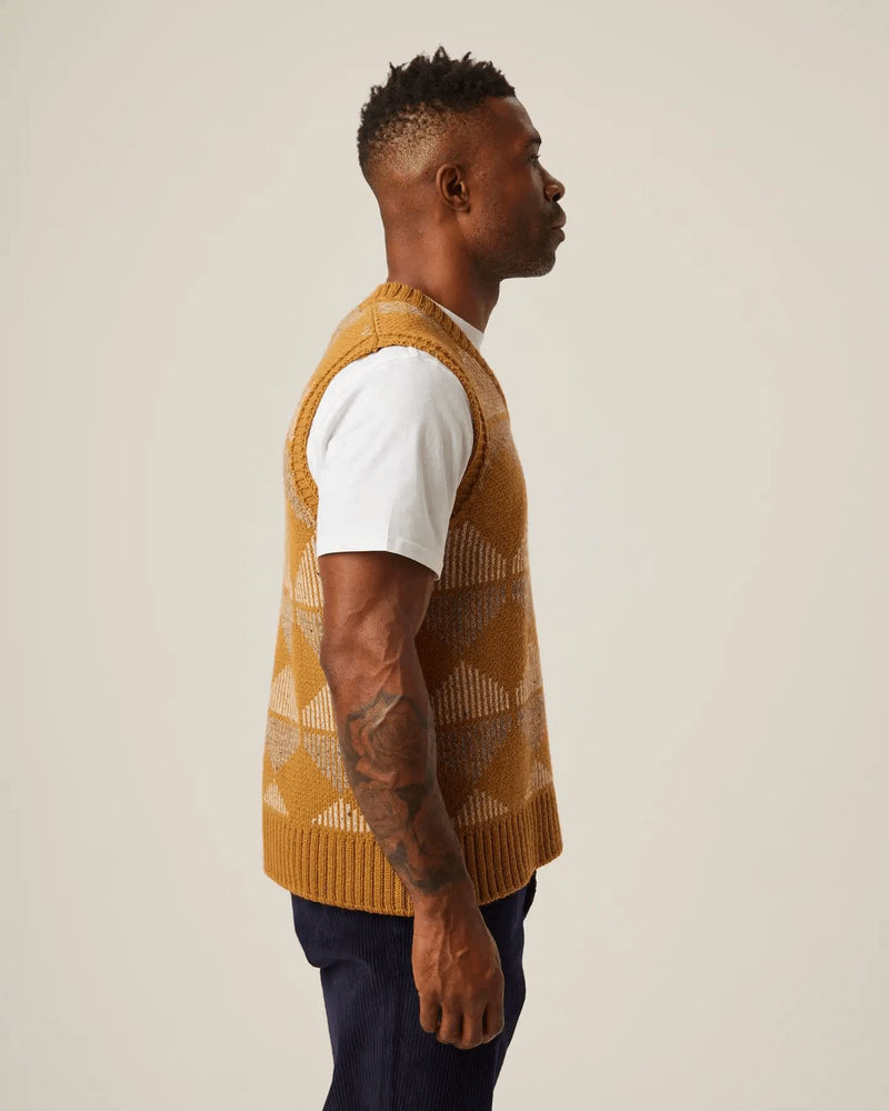 PEREGRINE Men´s Pattern Wool Peak Sweater Vest  Wheat